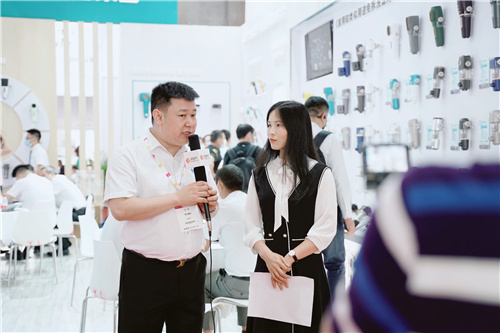 聚倍集团刘小林:以创新 安全 高品质产品 迎接净水行业的春天-优米服务 watertech beijing - 2025年10月20-22日-环保水处理 | 膜与水处理 | 净水设备及配件 聚倍集团刘小林:以创新 安全 高品质产品 迎接净水行业的春天-优米服务 watertech beijing - 2025年10月20-22日-环保水处理 | 膜与水处理 | 净水设备及配件